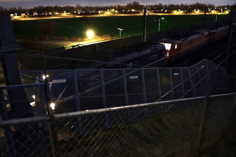 Goederentrein met rookontwikkeling strandt in tunnel te Zevenaar